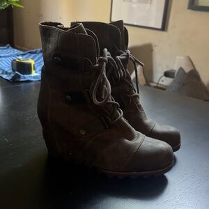 Sorel Charcoal Lace-Up Women's Boots